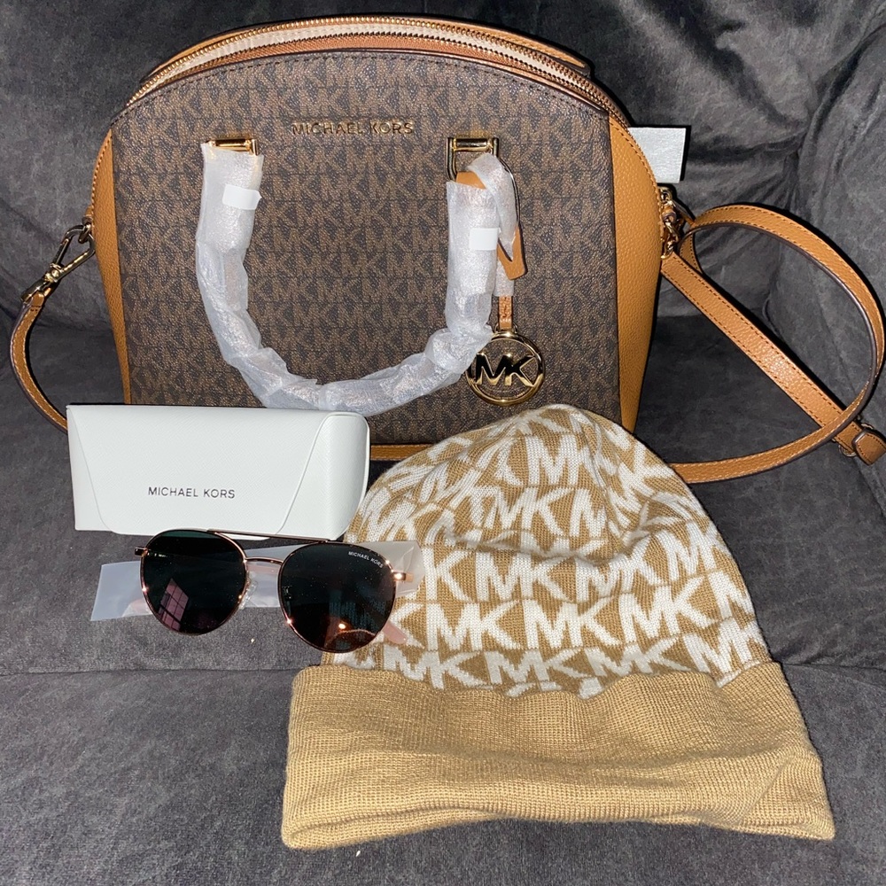 Michael Kors handbag, sunglasses and beanie!